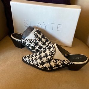 Slayte slip on mules nwt black white